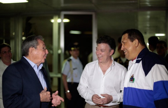 Raúl, Santos y Chávez en La Habana. Foto: Prensa Presidencial de Venezuela