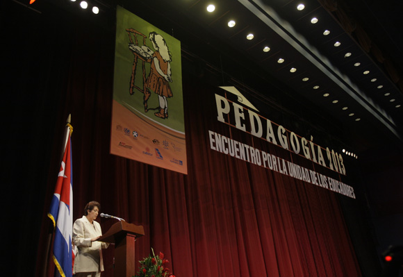 Apertura de Pedagogía 2013, intervención de la Ministra de Educación de Cuba Ana Elsa Velazquez. Foto: Cubadebate/Ismael Francisco