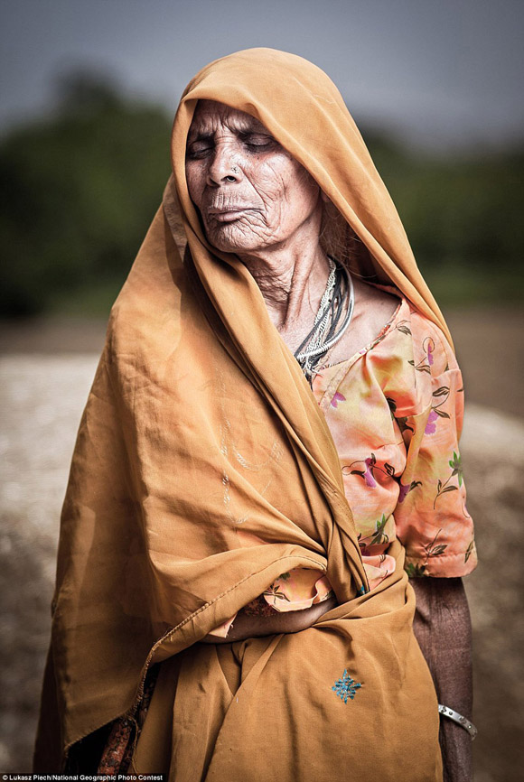 Lukasz Piech fotografió a esta trabajadora de campo en Rajasthan, India. 