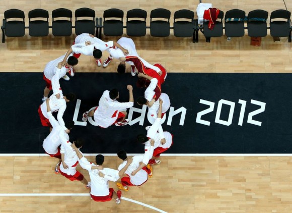 El equipo de China durante el partido de baloncesto contra Gran Bretaña. Foto: ROB CARR (GETTY IMAGES)