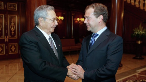 Dmitri Medvédev y Raúl Castro en Moscú. Foto: Ria Novosti