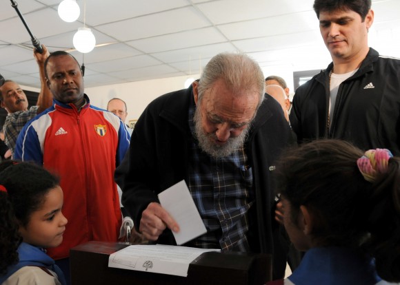 Fidel ejerciendo el voto el 3 de febrero de 2013. Foto Cubadebate/Ismael Francisco
